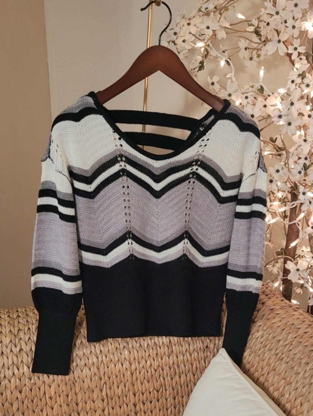 NWOT Black, Gray, And White Chevron Stripes Open Back Sweater